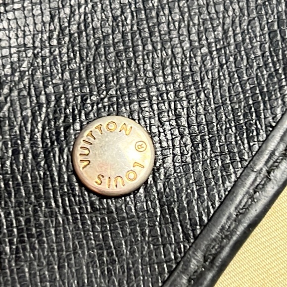 Auth. LV Louis Vuitton Black Epi Multicles 6 Key Ring Hoop Wallet unisex VTG - Picture 10 of 17